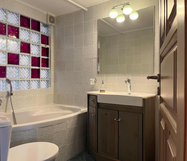 Cute Apartment At The Foot Of Lycabettus Hill アテネ エクステリア 写真